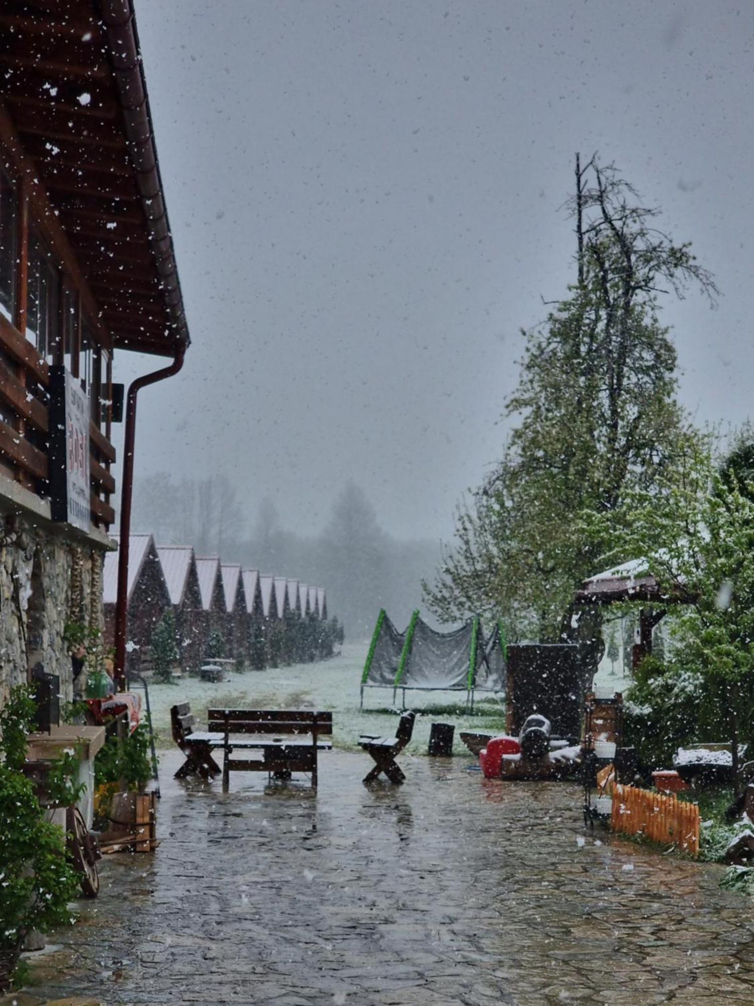 Hotel Ethno Katun Rosi Agrotourism à Gusinje Extérieur photo