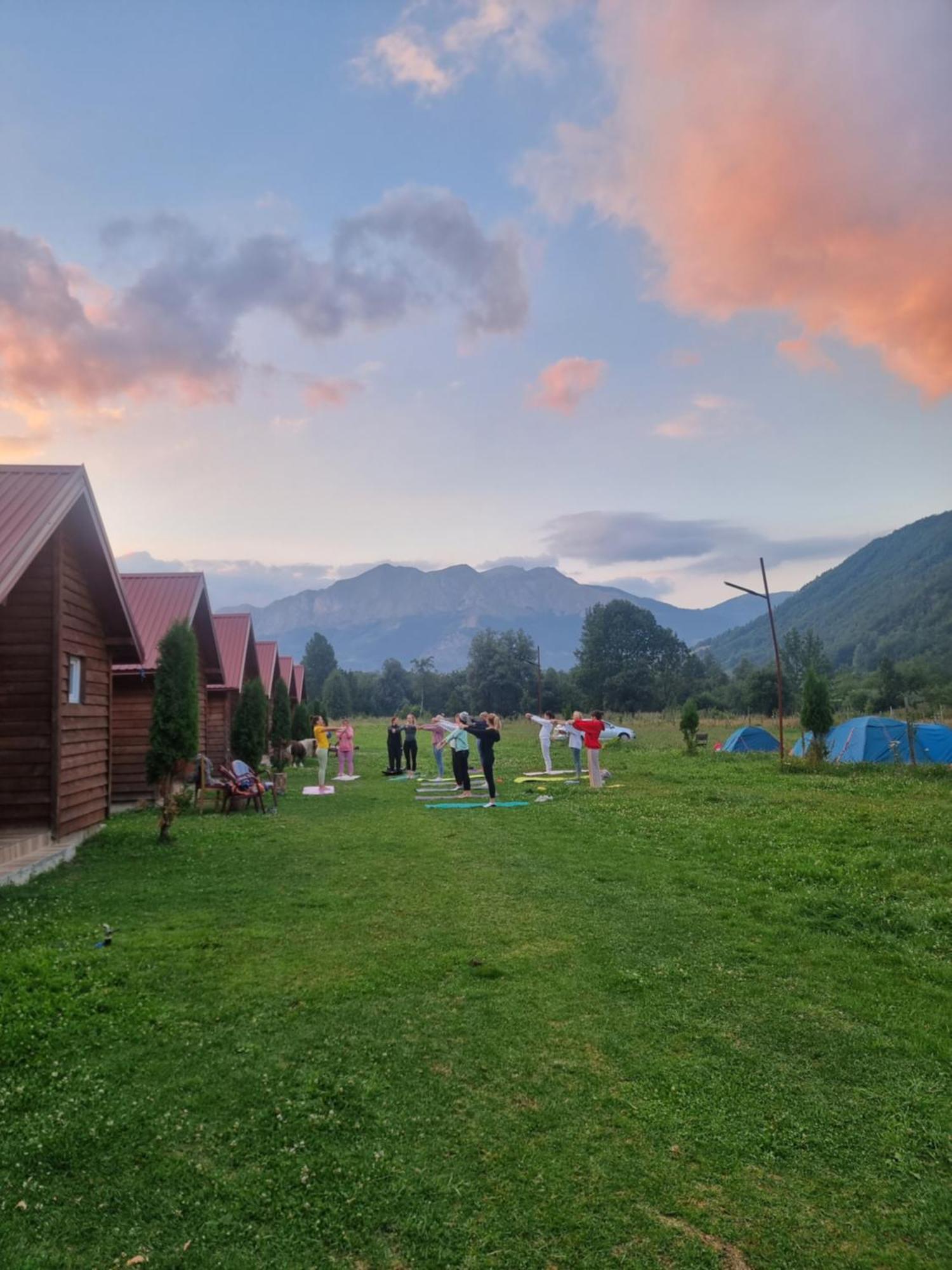 Hotel Ethno Katun Rosi Agrotourism à Gusinje Extérieur photo
